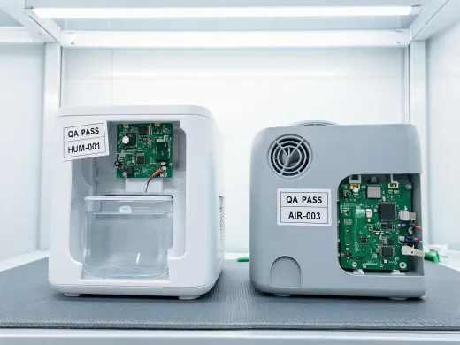Compact humidifier assembly